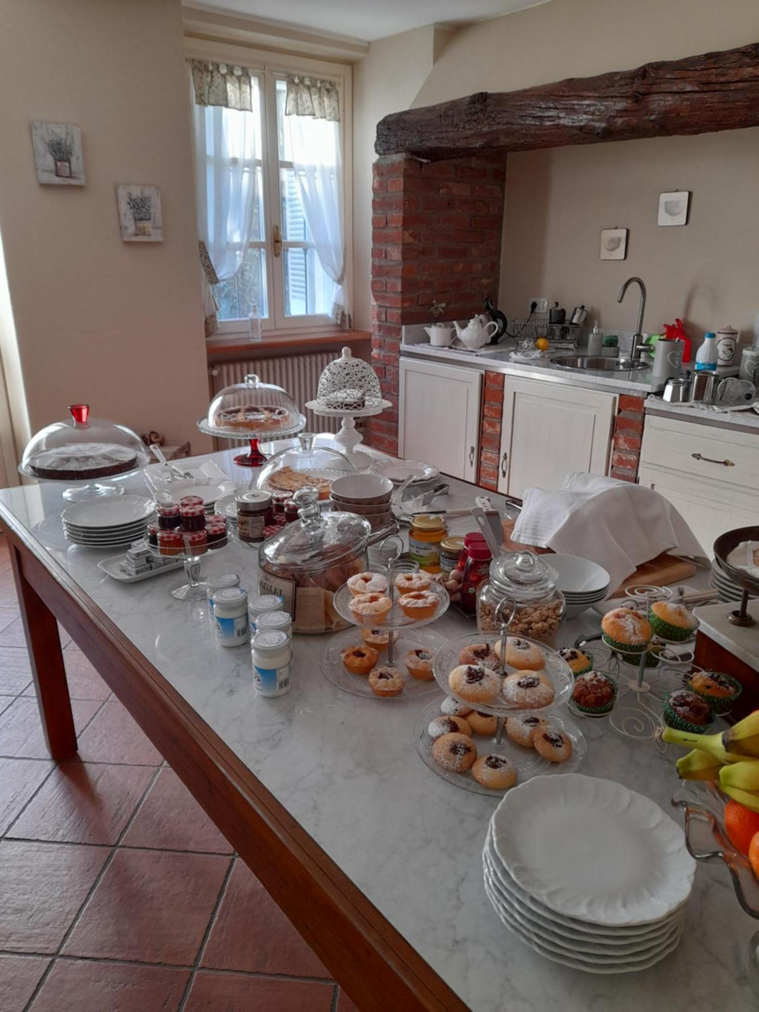 Tenuta Degli Angeli Rossi Асті Номер фото